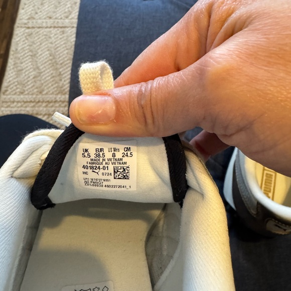 PUMA Easy Rider Women's White and Gold Sneakers - Picture 6 of 6